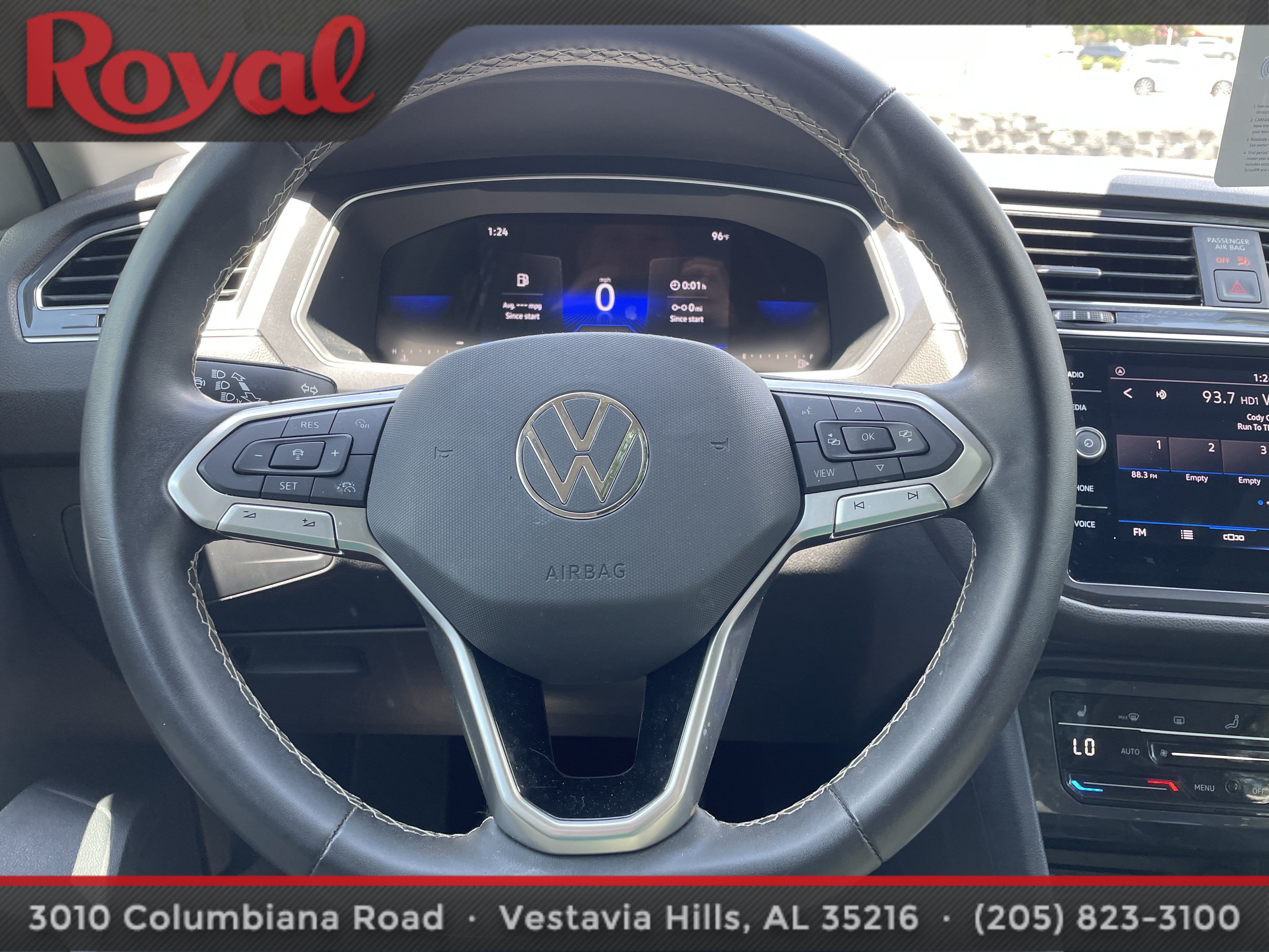 Certified 2023 Volkswagen Tiguan SE w/ Panoramic Sunroof Package FWD image 17