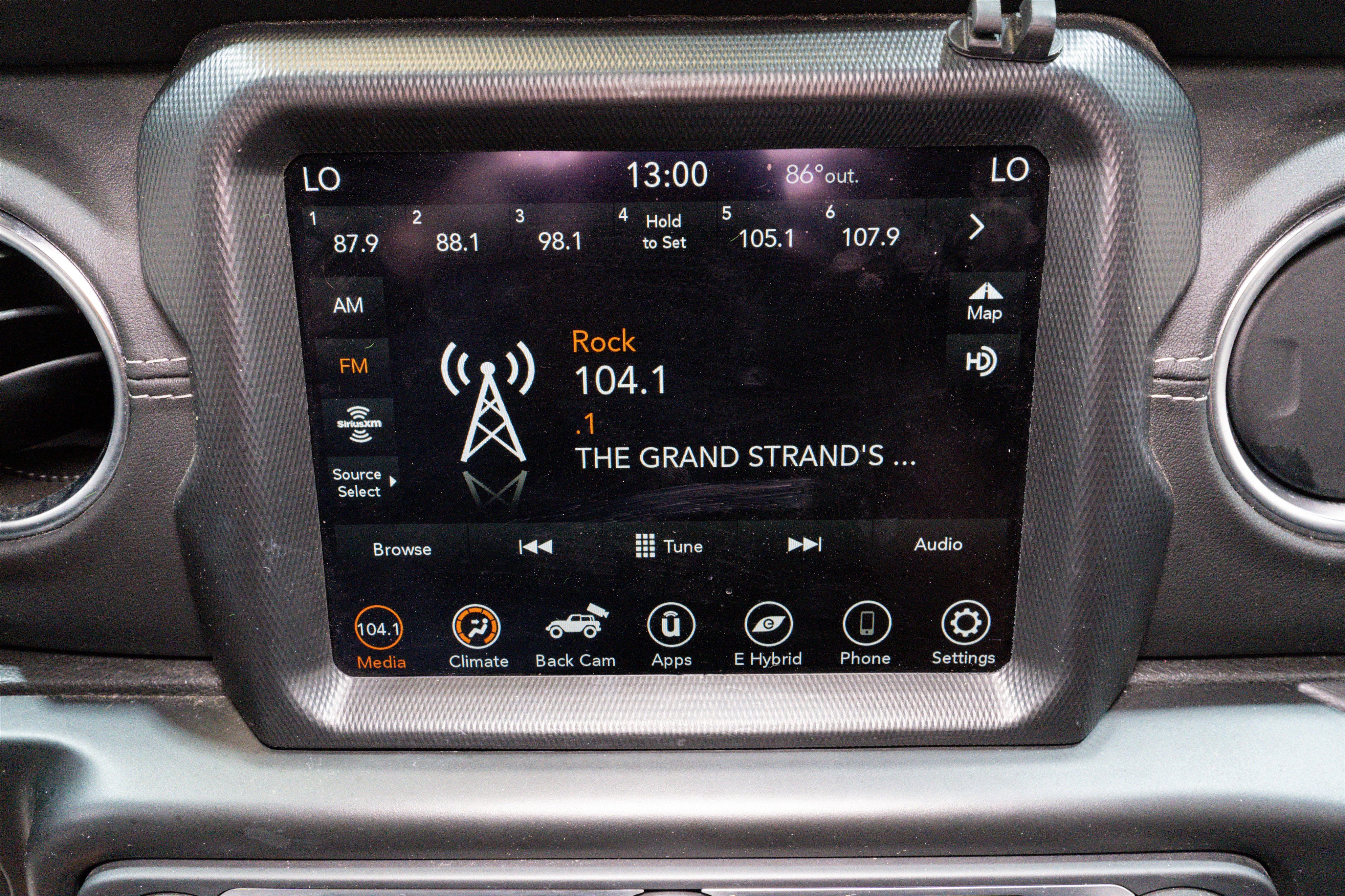 Used 2021 Jeep Wrangler Unlimited Sahara w/ Cold Weather Group image 15