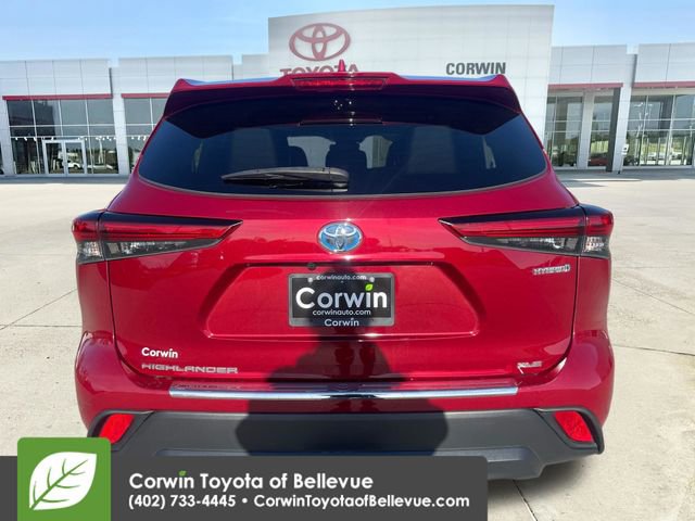 Used 2021 Toyota Highlander XLE w/ Protection Package #3 (TMS) AWD/4WD image 4