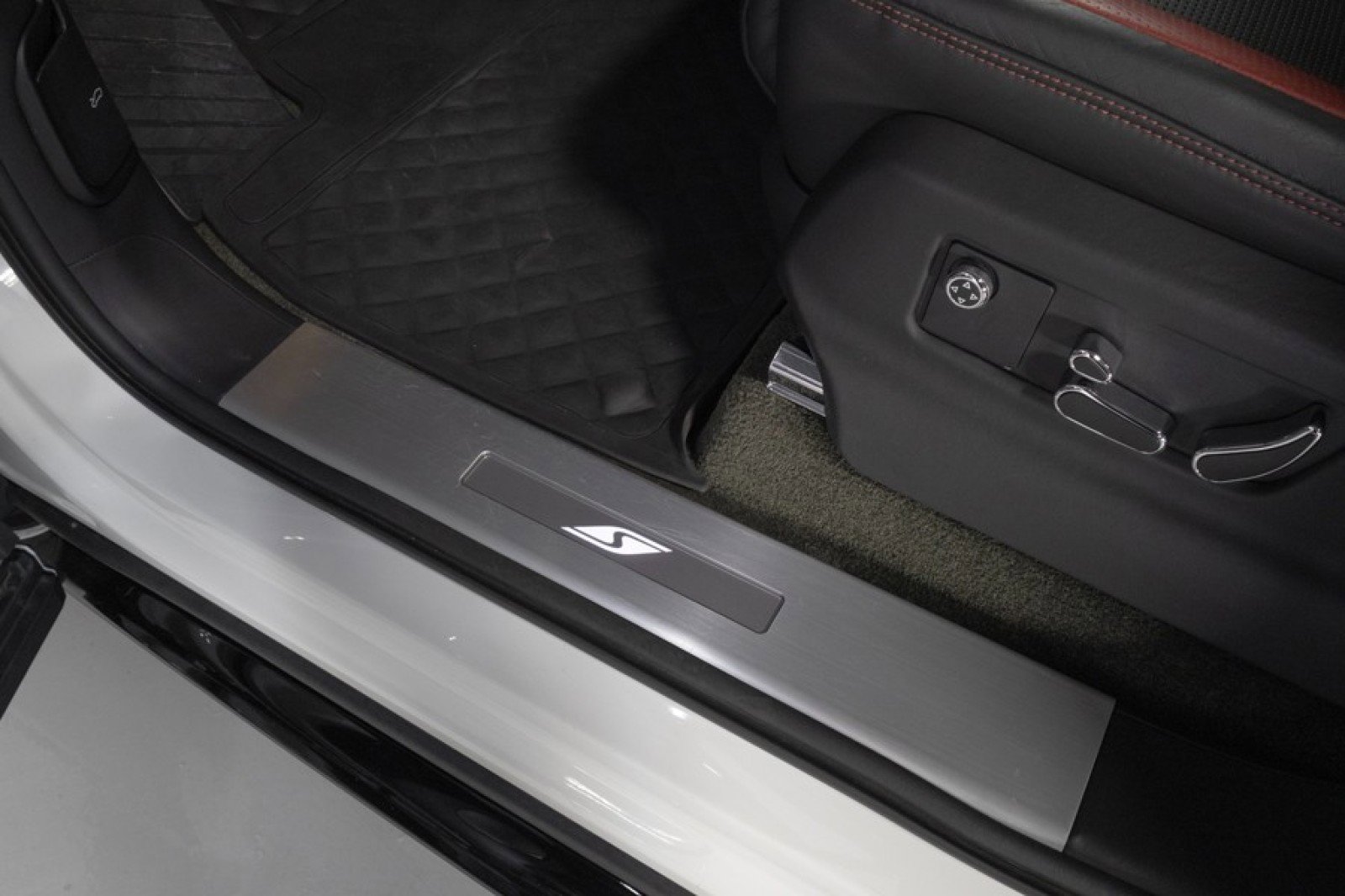 Used 2022 Bentley Bentayga AWD/4WD image 37