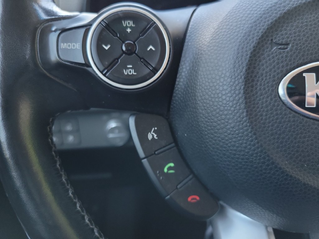 Used 2017 Kia Soul + w/ Primo Package FWD image 21