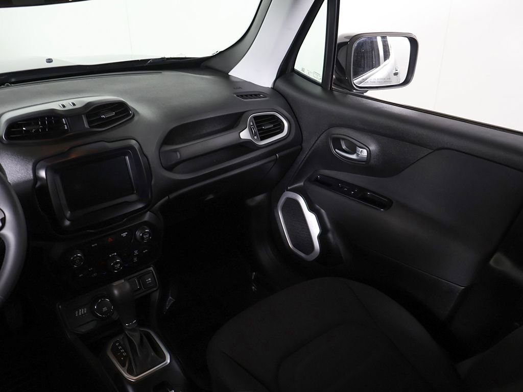 Used 2018 Jeep Renegade Latitude image 32