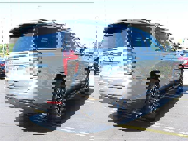 Used 2023 Chevrolet Suburban Z71 image 5