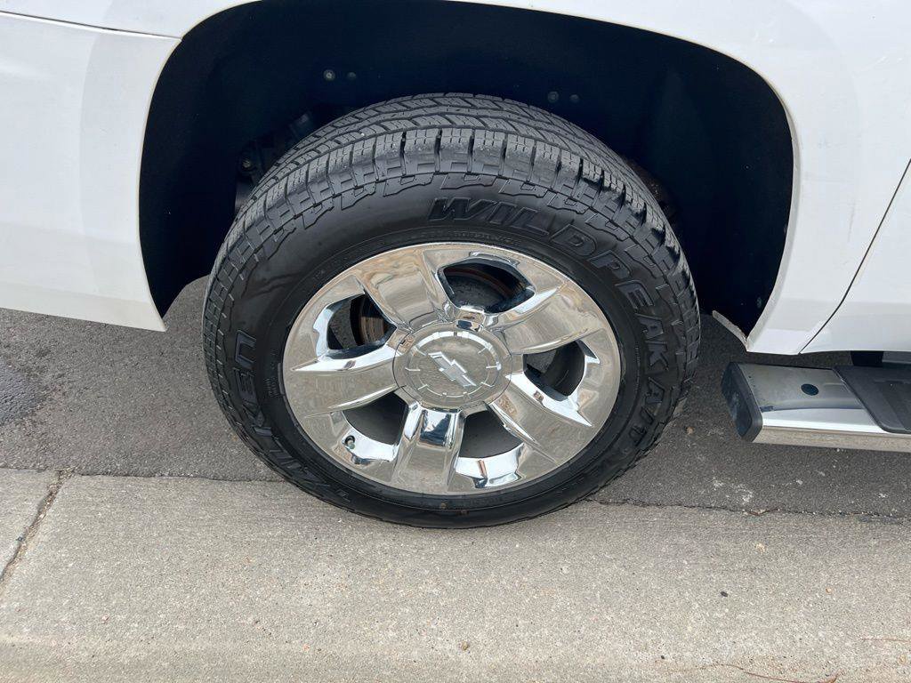 Used 2018 Chevrolet Suburban LT w/ LT Signature Package image 10