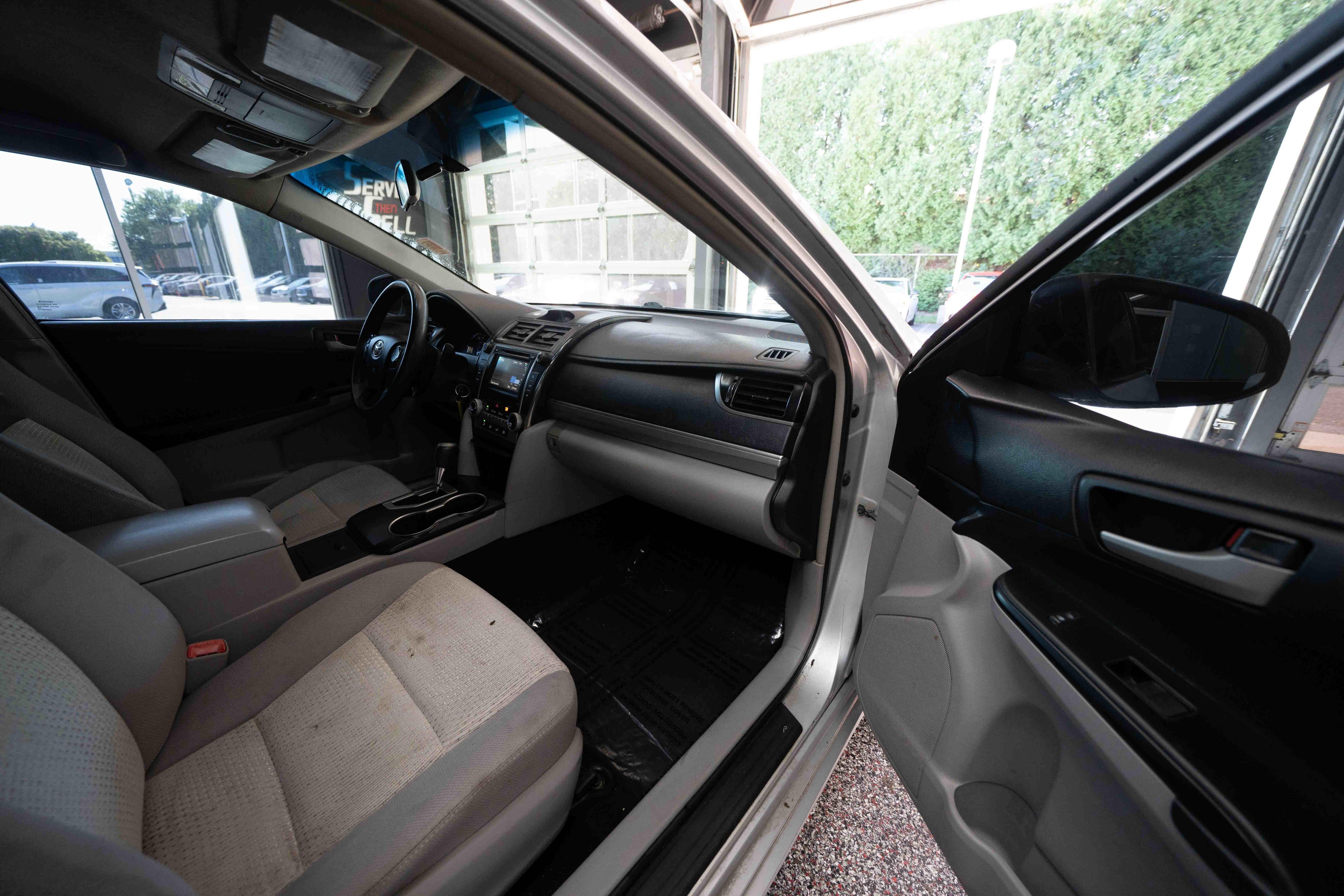 Used 2012 Toyota Camry LE FWD image 25