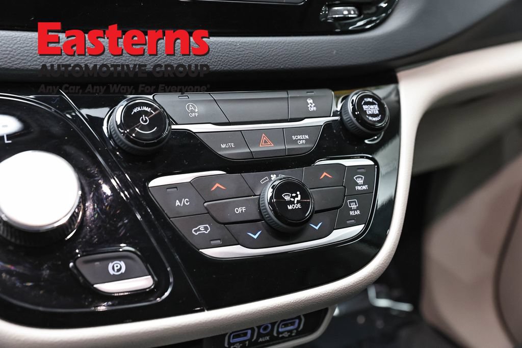 Used 2024 Chrysler Voyager LX FWD image 20