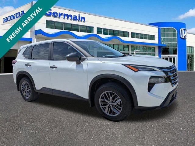 Used 2024 Nissan Rogue S image 3