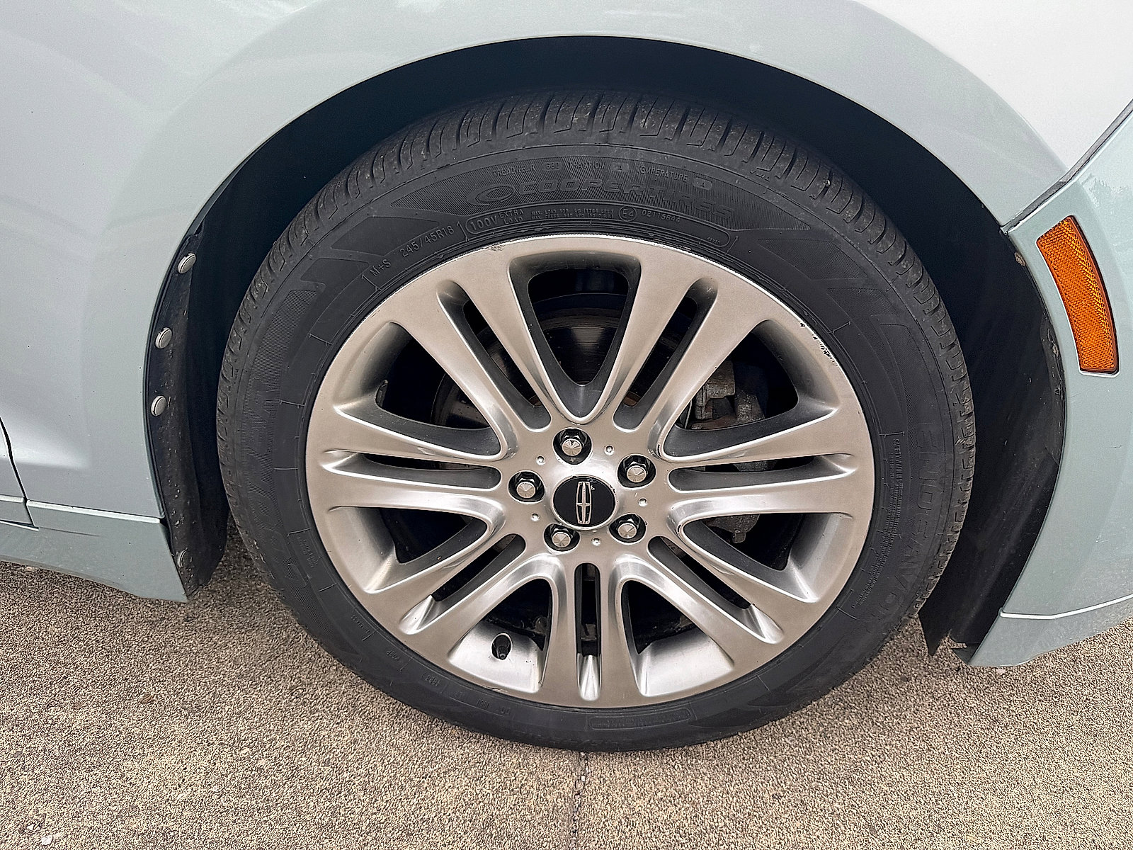 Used 2013 Lincoln MKZ Hybrid FWD image 4