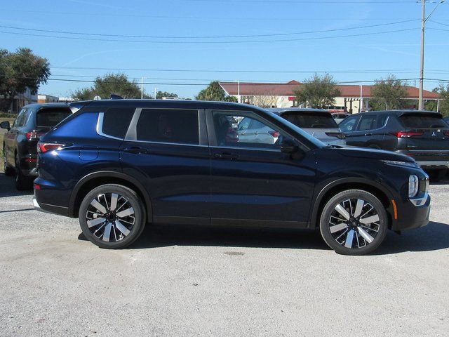 New 2026 Mitsubishi Outlander SE image 2