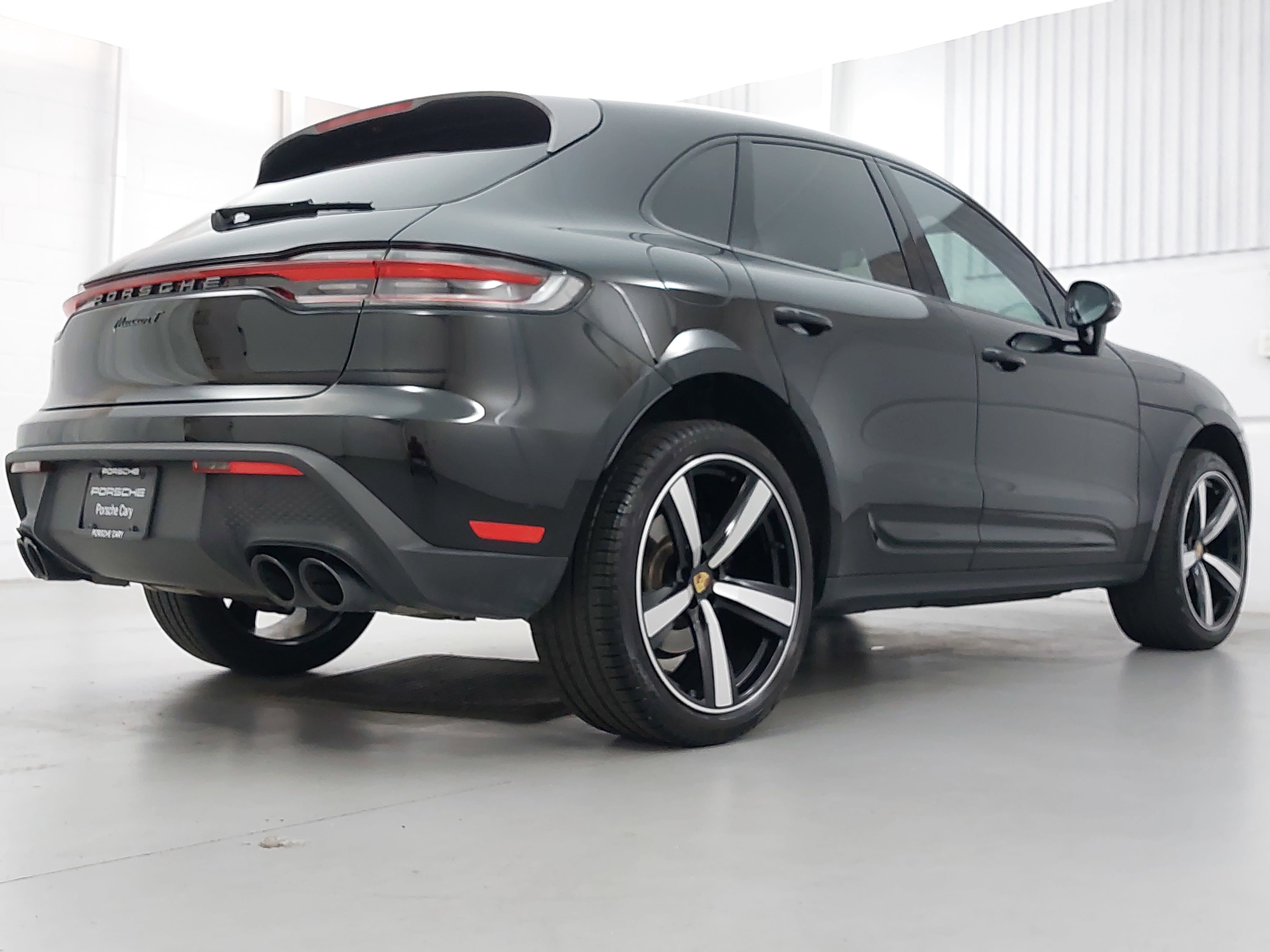 Certified 2024 Porsche Macan Turbo AWD/4WD image 7