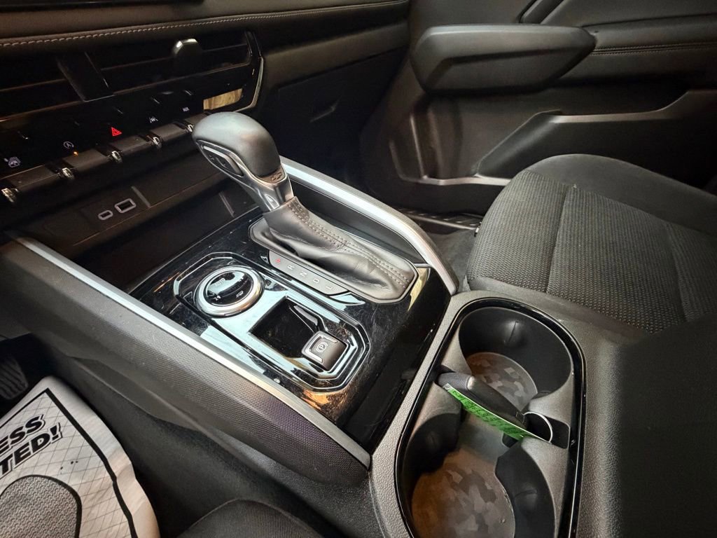 Used 2023 Chevrolet Colorado LT w/ LT Convenience Package II image 19