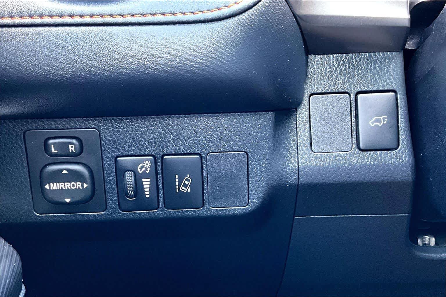 Used 2018 Toyota RAV4 SE AWD/4WD image 36