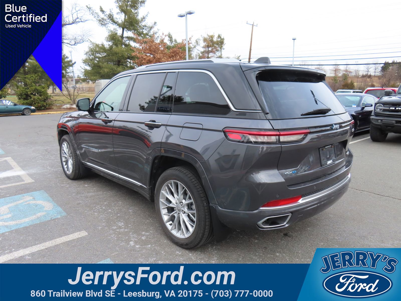 Used 2023 Jeep Grand Cherokee Summit w/ Luxury Tech Group V image 8