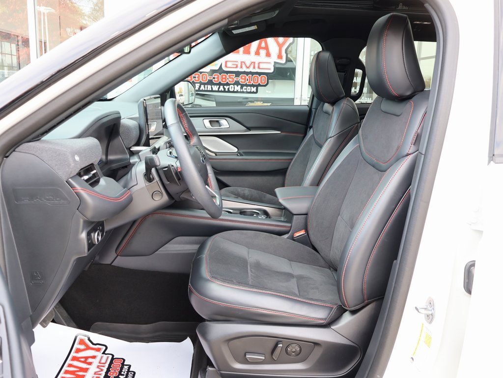 Used 2025 Ford Explorer ST image 11