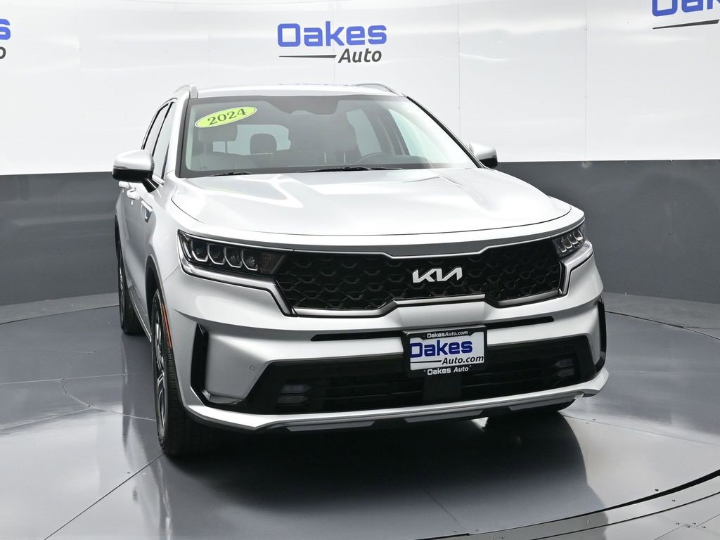 Certified 2024 Kia Sorento EX image 3