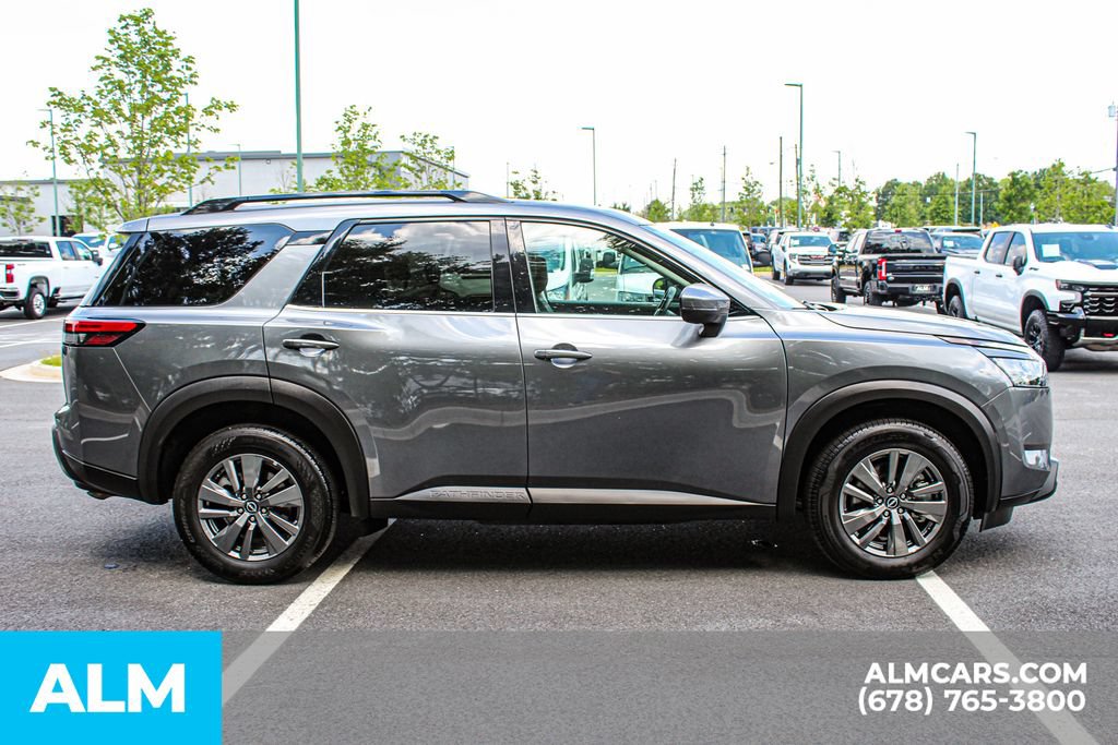 Used 2025 Nissan Pathfinder SV FWD image 9