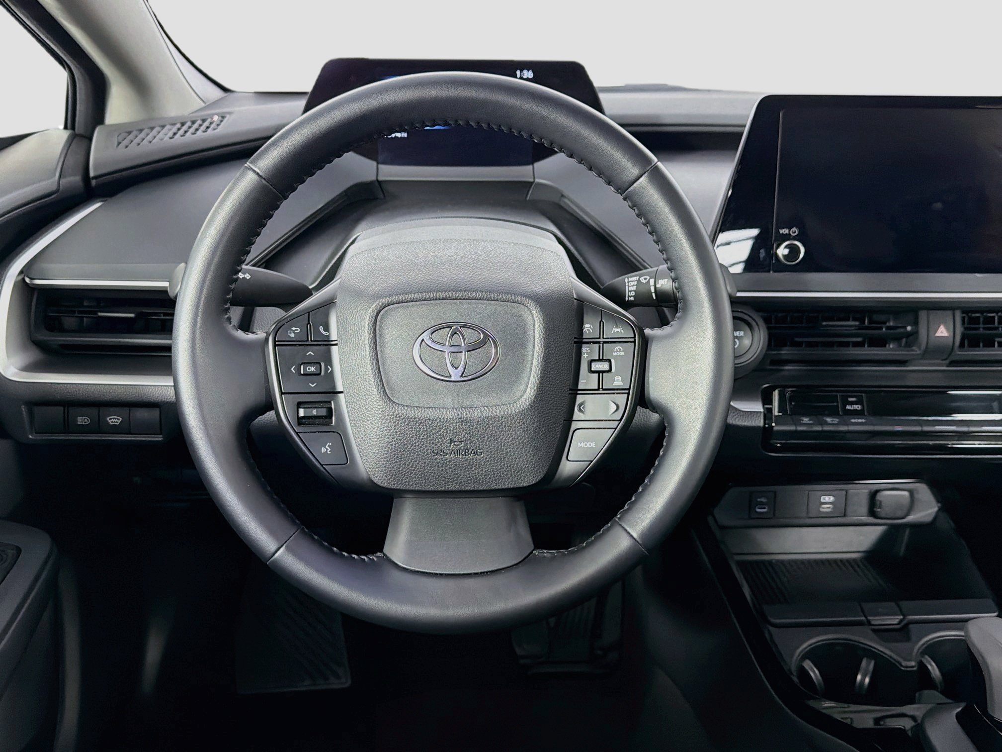 Used 2025 Toyota Prius LE FWD image 18