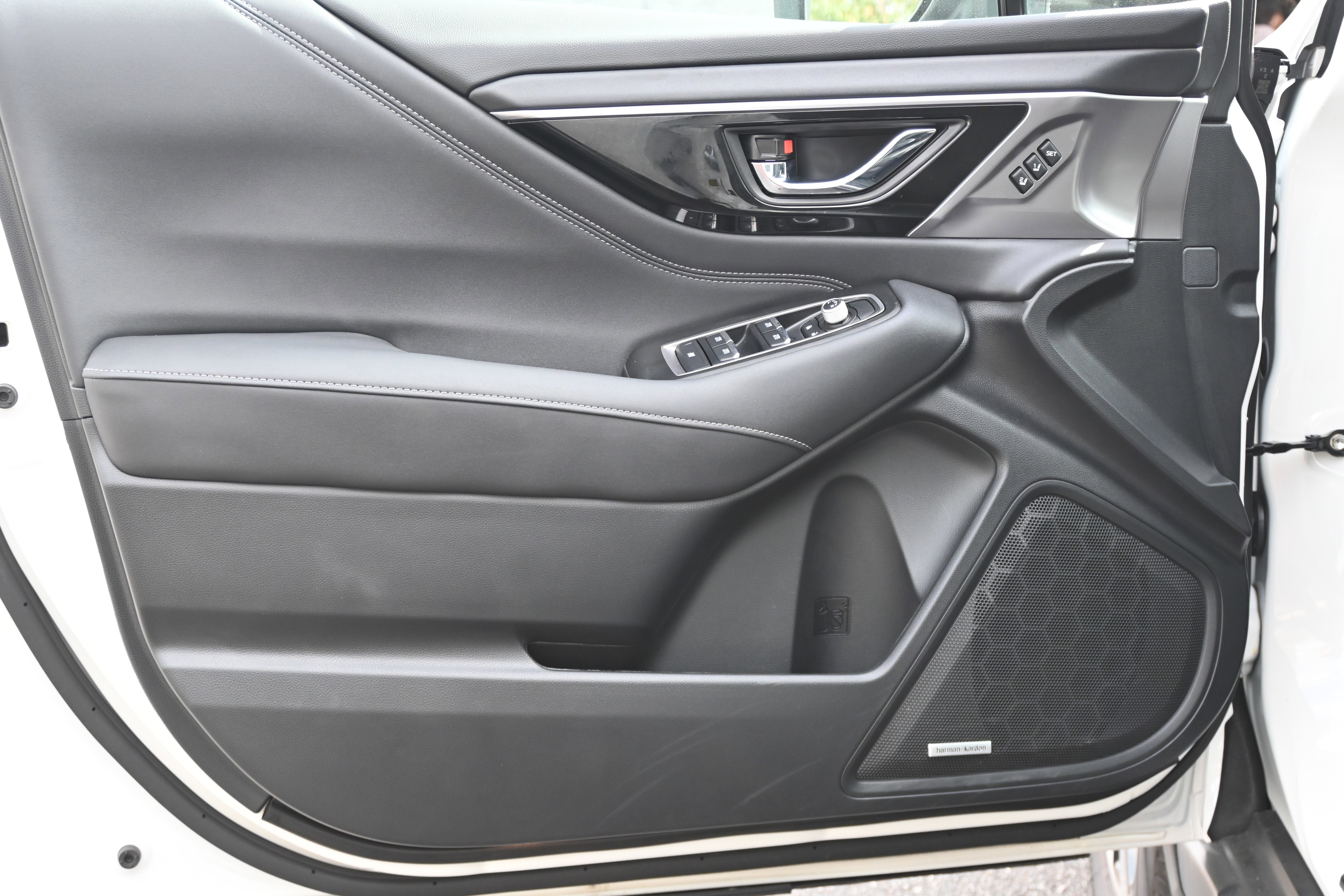 Certified 2025 Subaru Outback Limited XT image 13