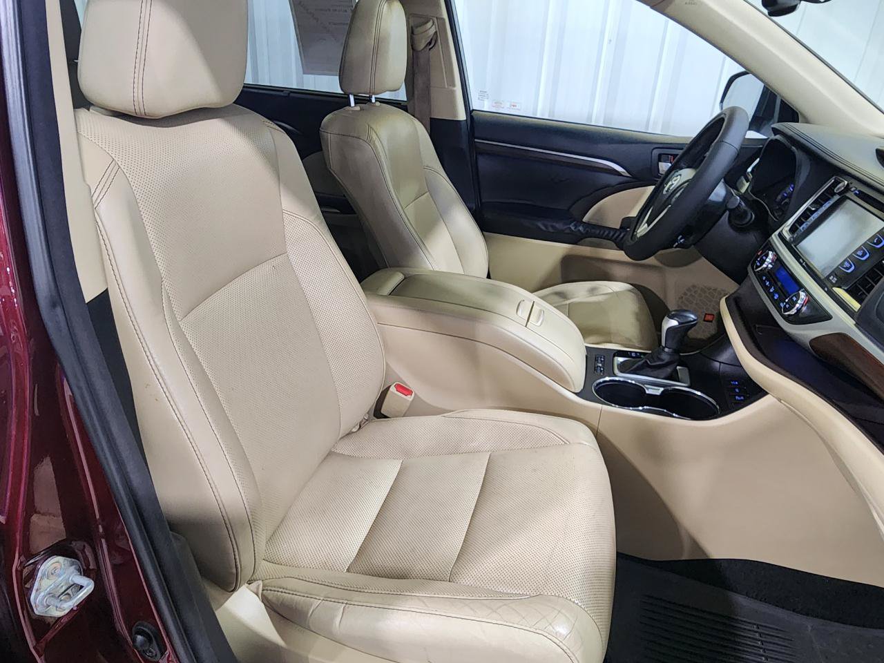 Used 2015 Toyota Highlander Limited AWD/4WD image 29