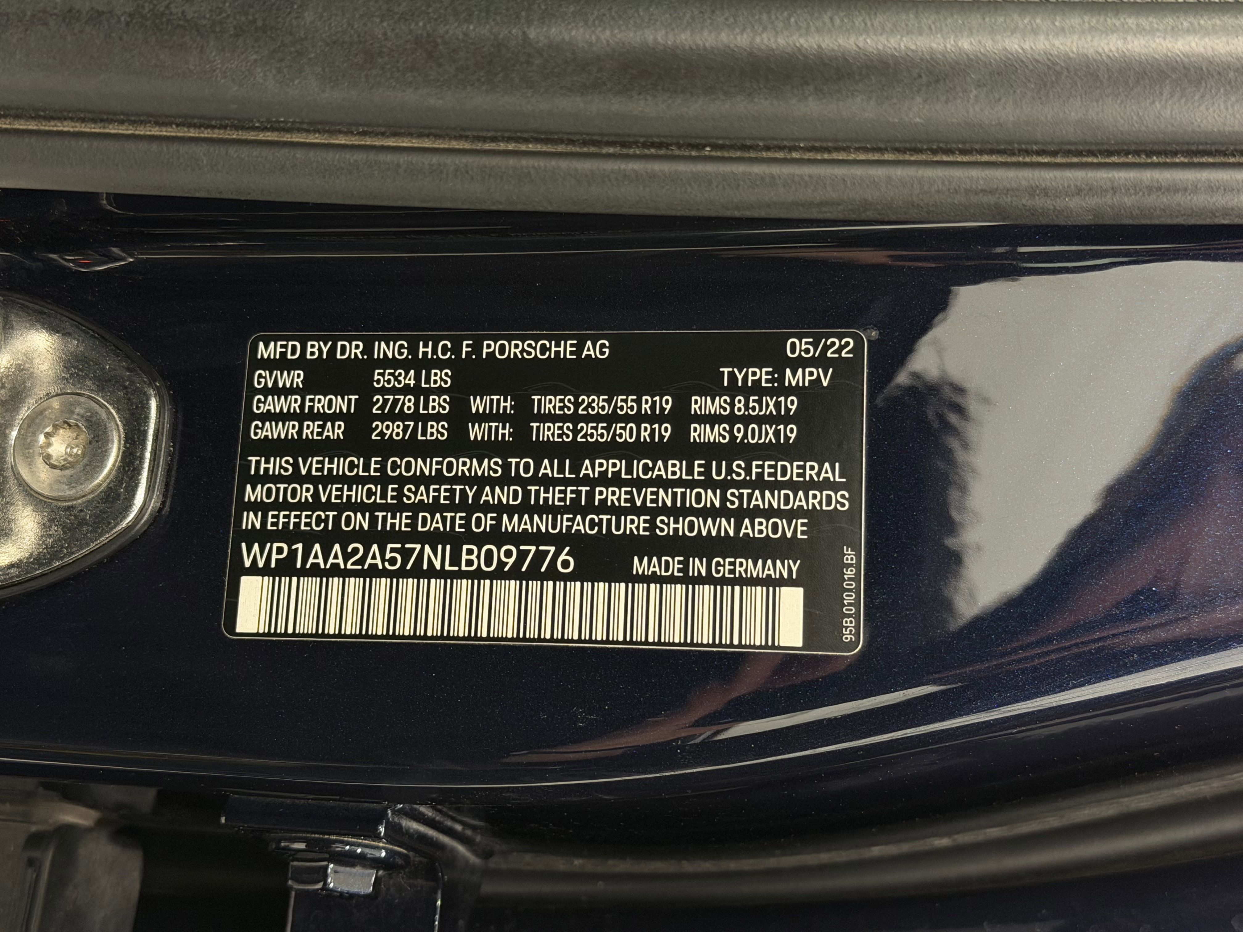 Certified 2022 Porsche Macan image 57