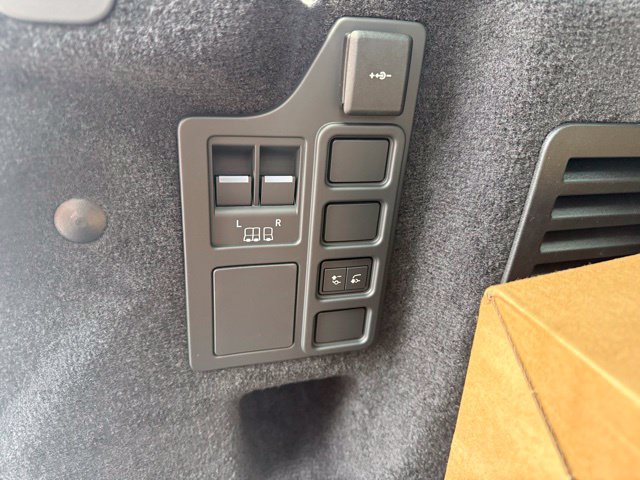 Certified 2026 Land Rover Discovery Limited Edition AWD/4WD image 34