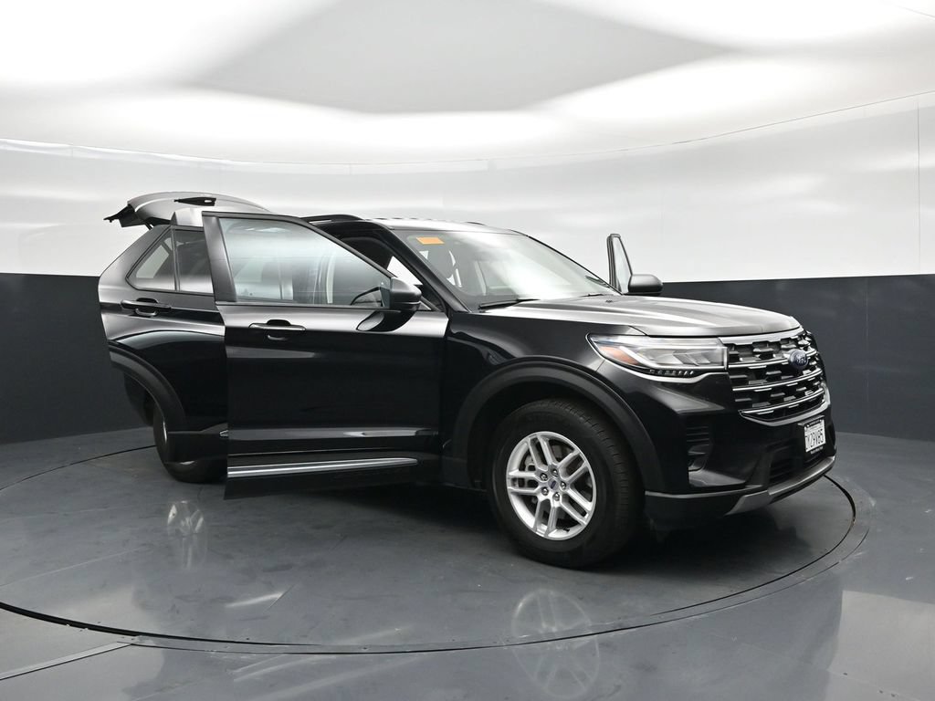 Used 2025 Ford Explorer Active AWD/4WD image 32