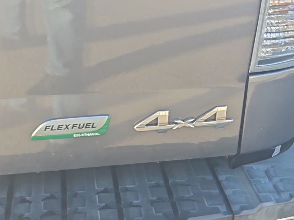 Used 2012 Toyota Tundra 4x4 CrewMax w/ Tow Pkg image 8