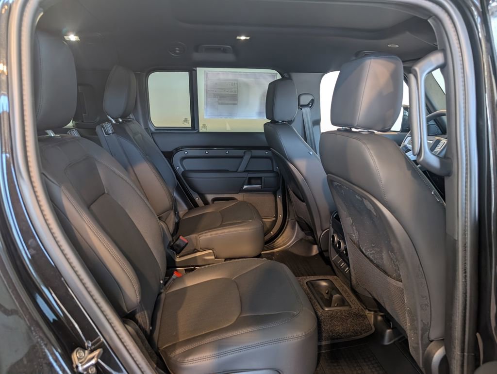 New 2026 Land Rover Defender 130 X-Dynamic SE image 28