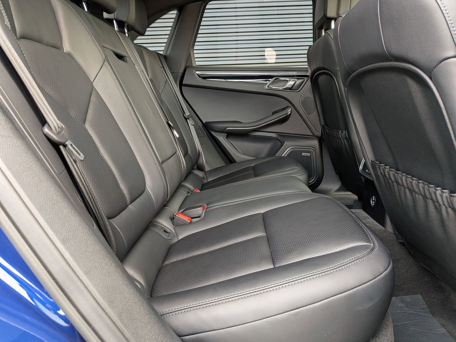 Certified 2025 Porsche Macan image 24