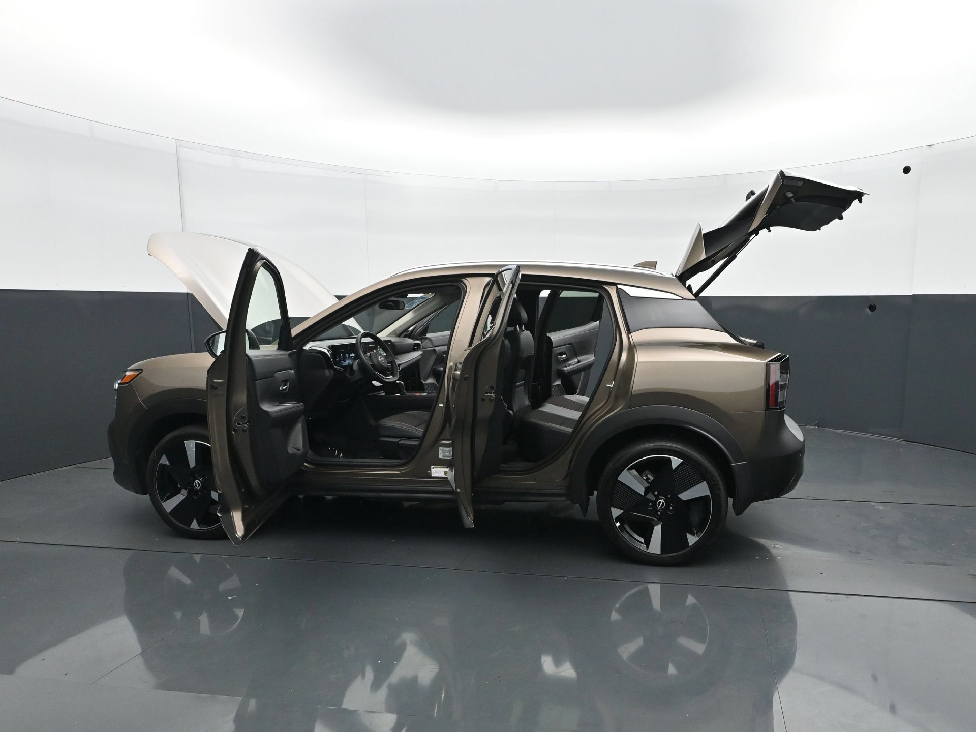 Used 2025 Nissan Kicks SR w/ SR Premium Package AWD/4WD image 30