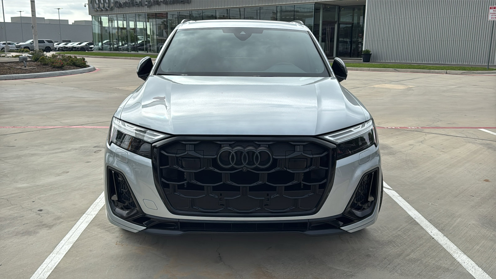 Used 2025 Audi SQ7 Premium Plus AWD/4WD image 2