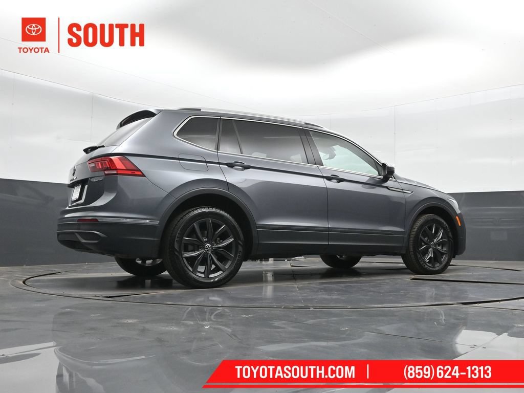 Used 2024 Volkswagen Tiguan SE AWD/4WD image 41