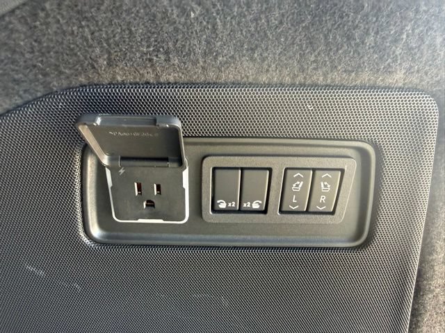Used 2025 Cadillac Escalade Sport w/ LPO, Floor Liner Package AWD/4WD image 46