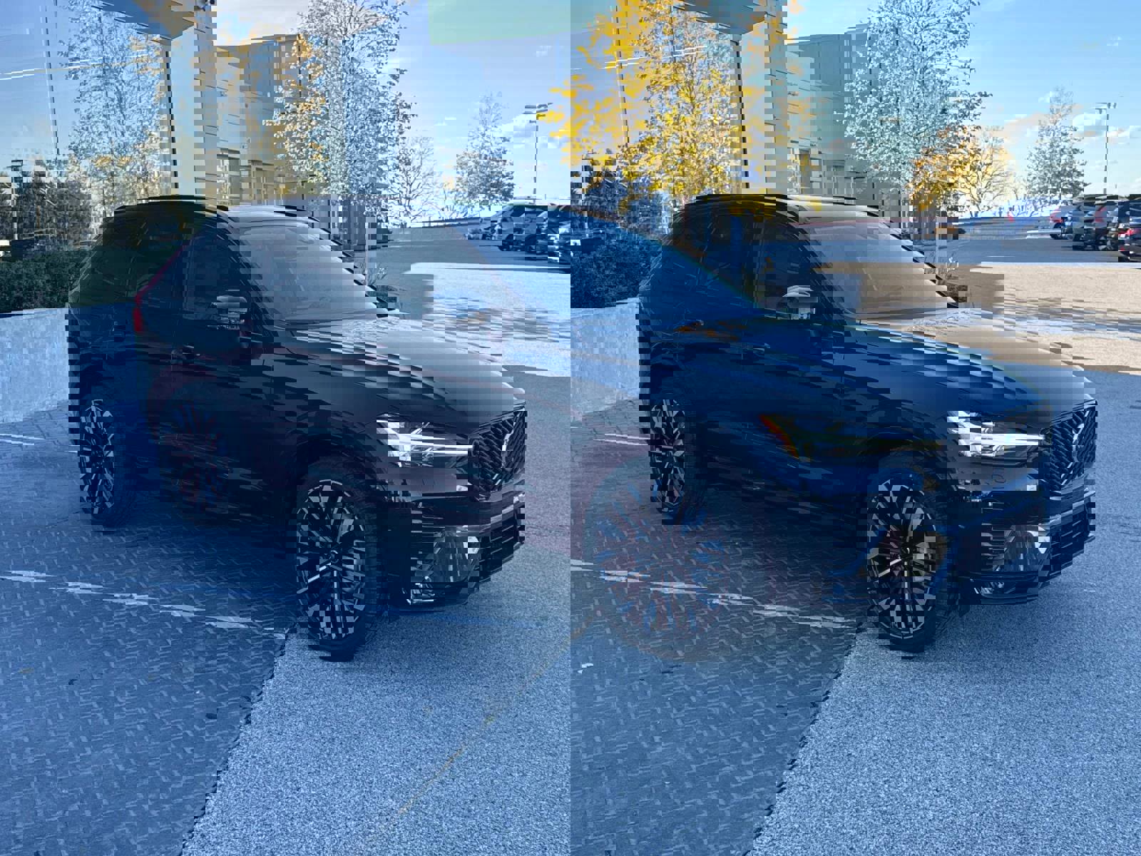 New 2026 Volvo XC60 B5 Ultra w/ Climate Package image 3