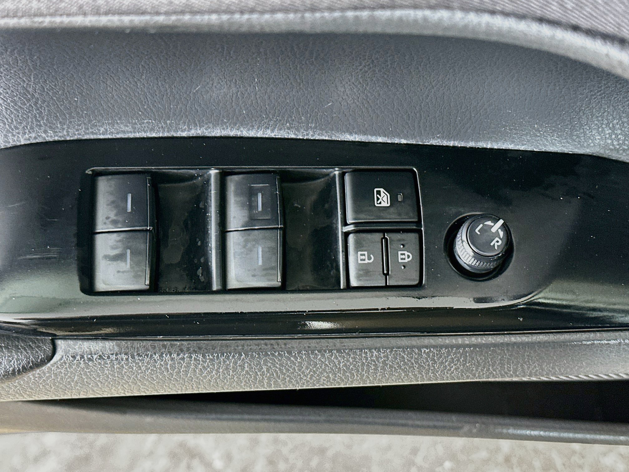 Used 2025 Toyota Camry LE FWD image 15