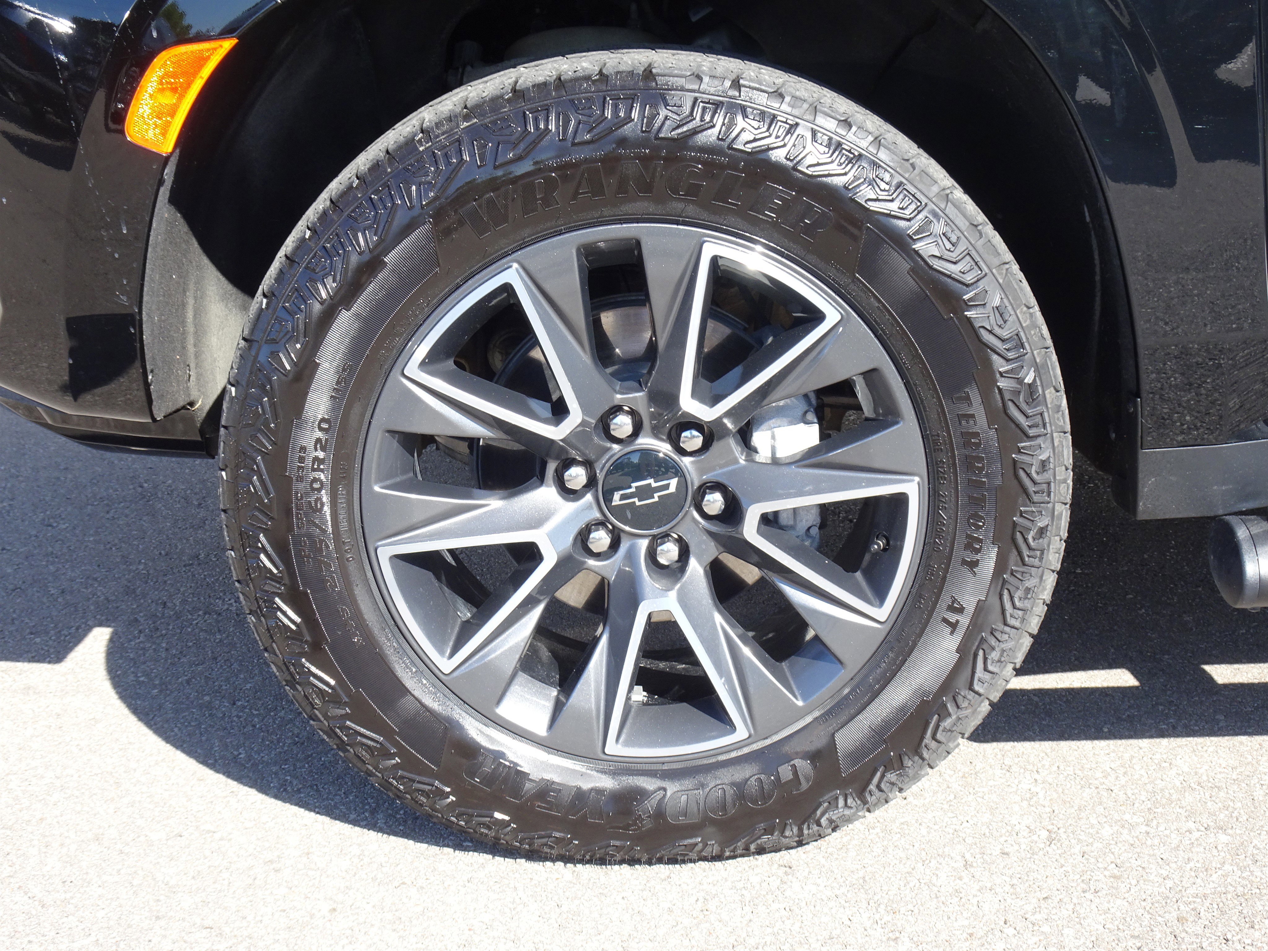 Used 2023 Chevrolet Tahoe Z71 w/ Luxury Package AWD/4WD image 28