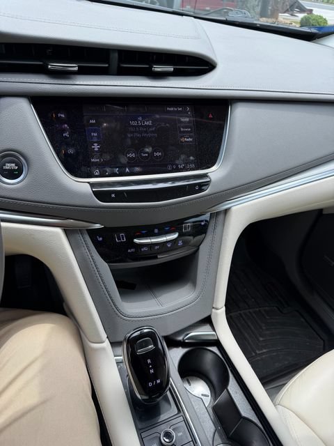 Used 2022 Cadillac XT5 Premium Luxury w/ Technology Package AWD/4WD image 7