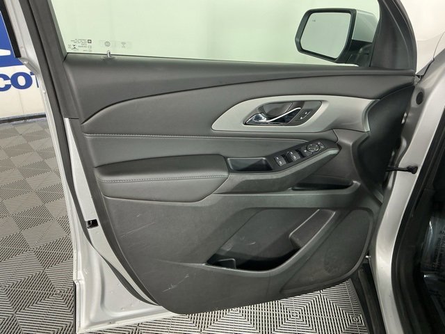 Used 2022 Chevrolet Traverse LT image 8