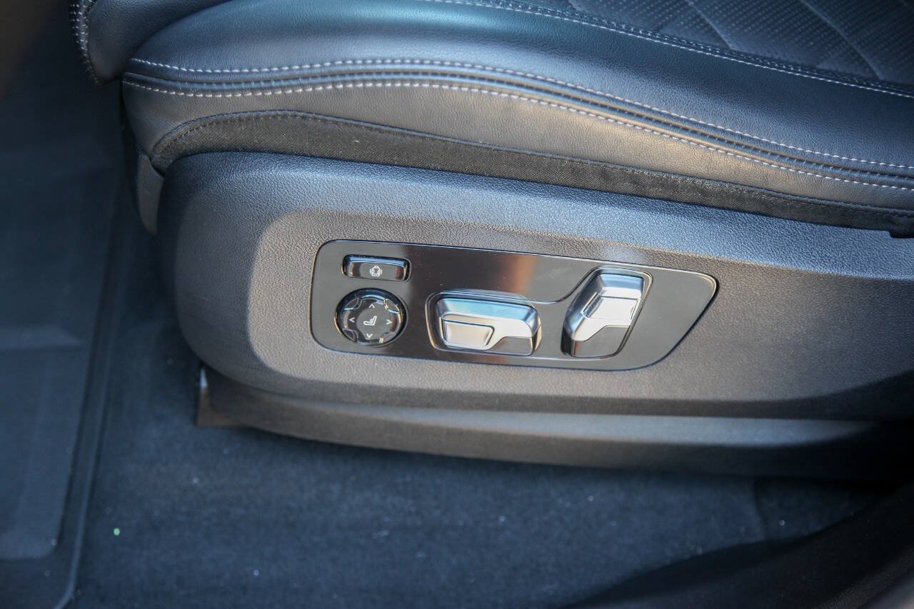 Used 2024 BMW X5 sDrive40i w/ M Sport Package RWD image 31