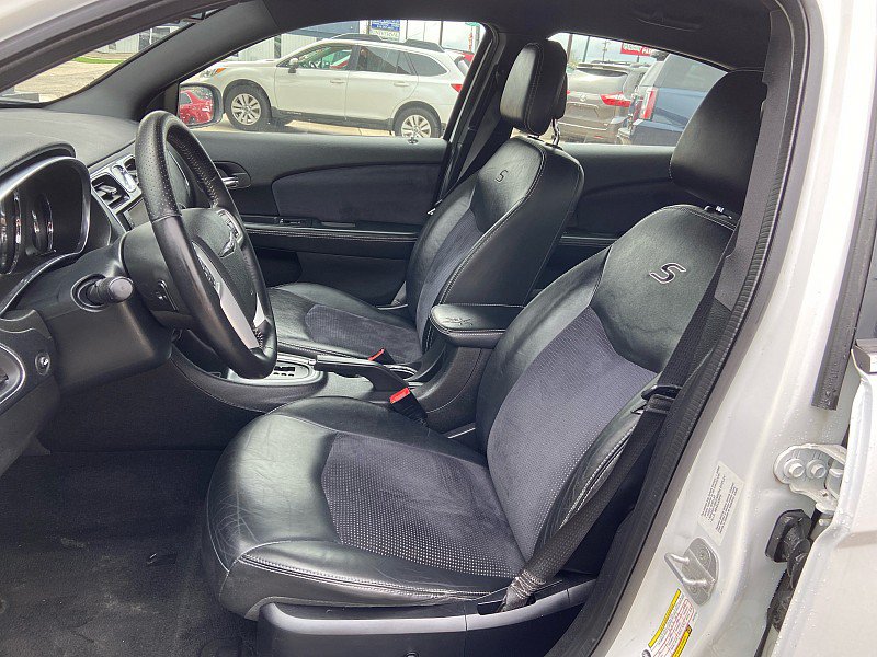 Used 2012 Chrysler 200 S FWD image 9