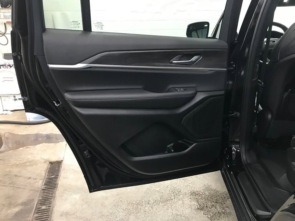 New 2025 Jeep Grand Cherokee L Limited image 29