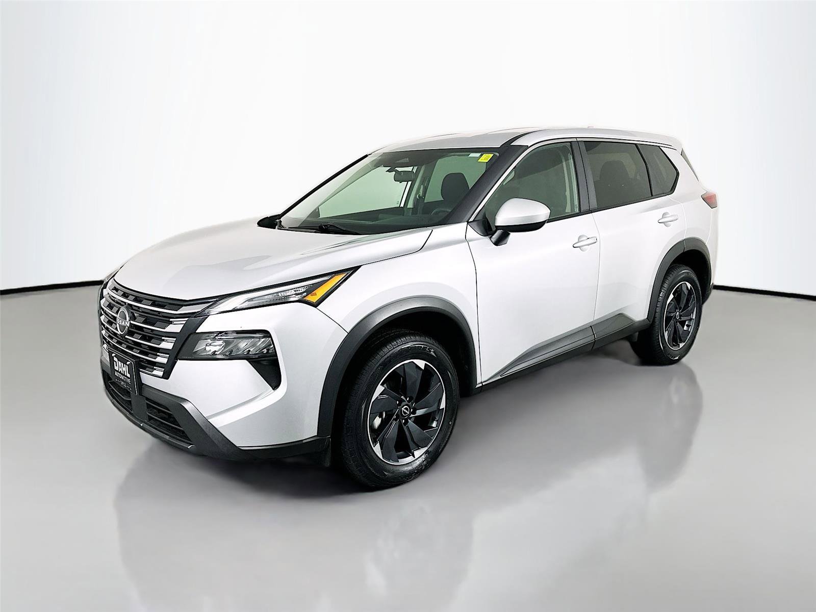 Used 2024 Nissan Rogue SV image 3