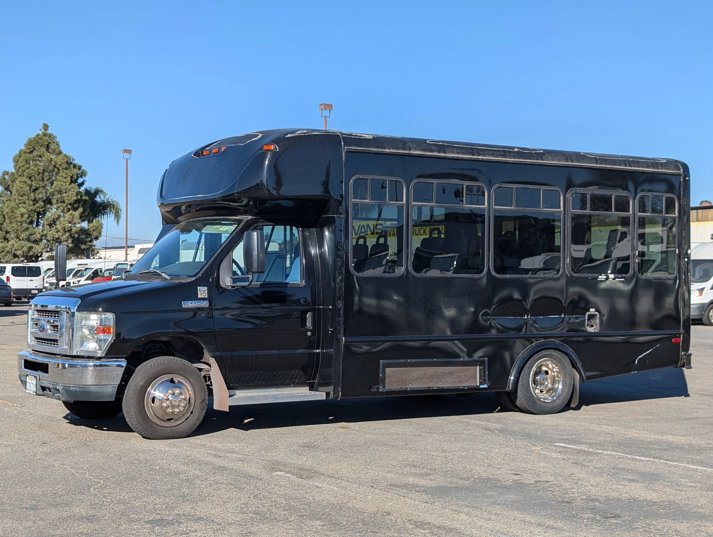 Used 2013 Ford E-450 and Econoline 450 Super Duty w/ Shuttle Bus Prep Pkg RWD image 4