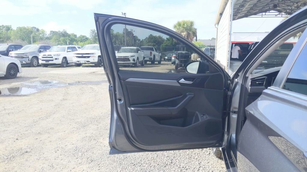 Used 2023 Volkswagen Jetta SE image 15