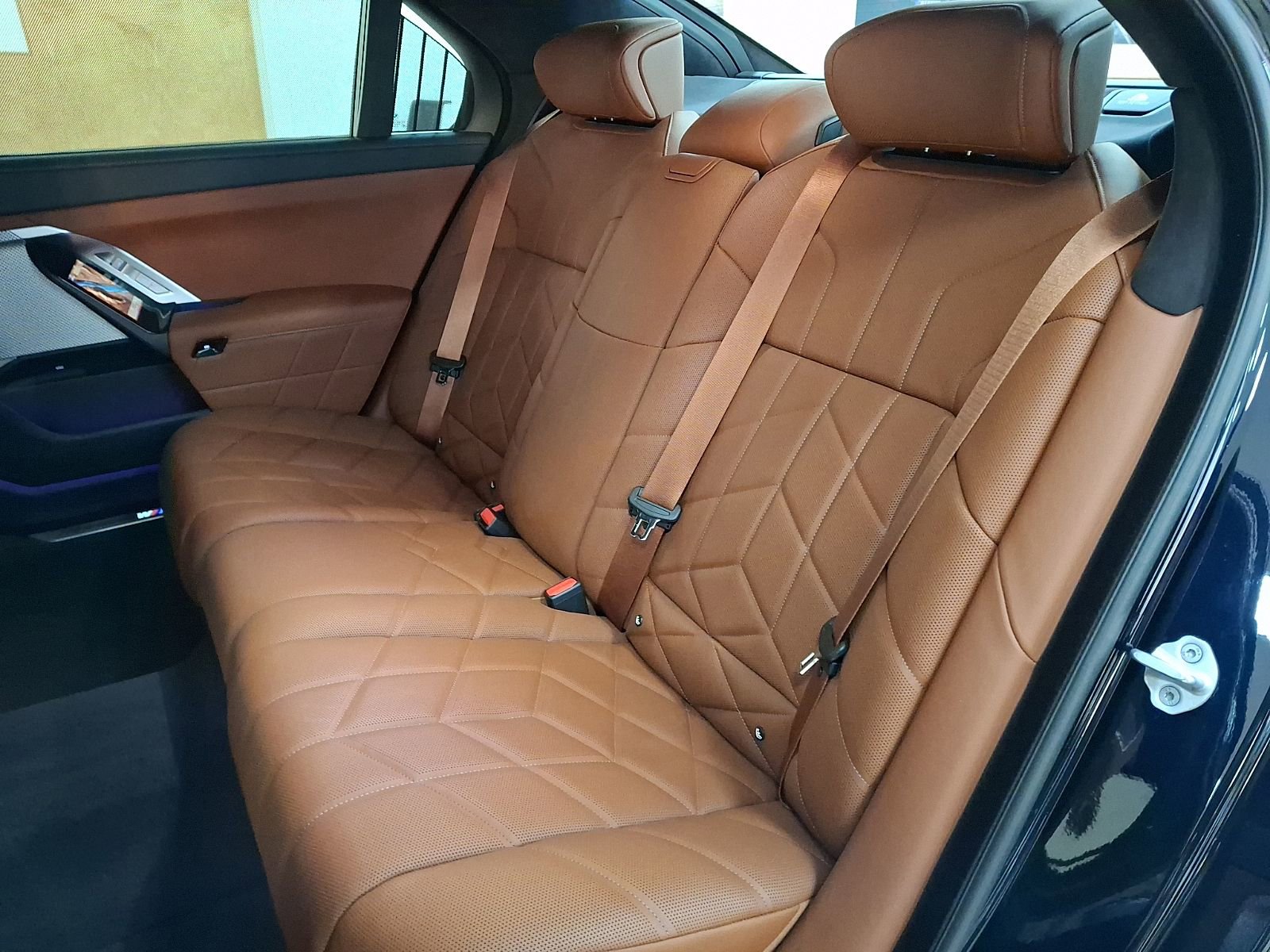 Used 2025 BMW i7 eDrive50 w/ M Sport Package RWD image 8