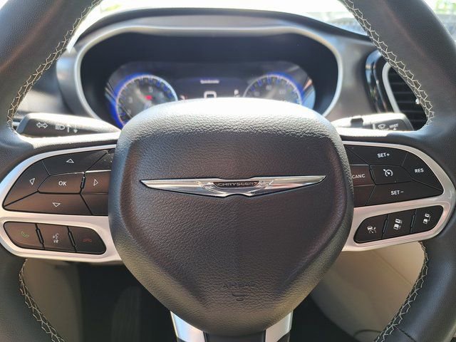 Used 2023 Chrysler Pacifica Touring-L FWD image 12