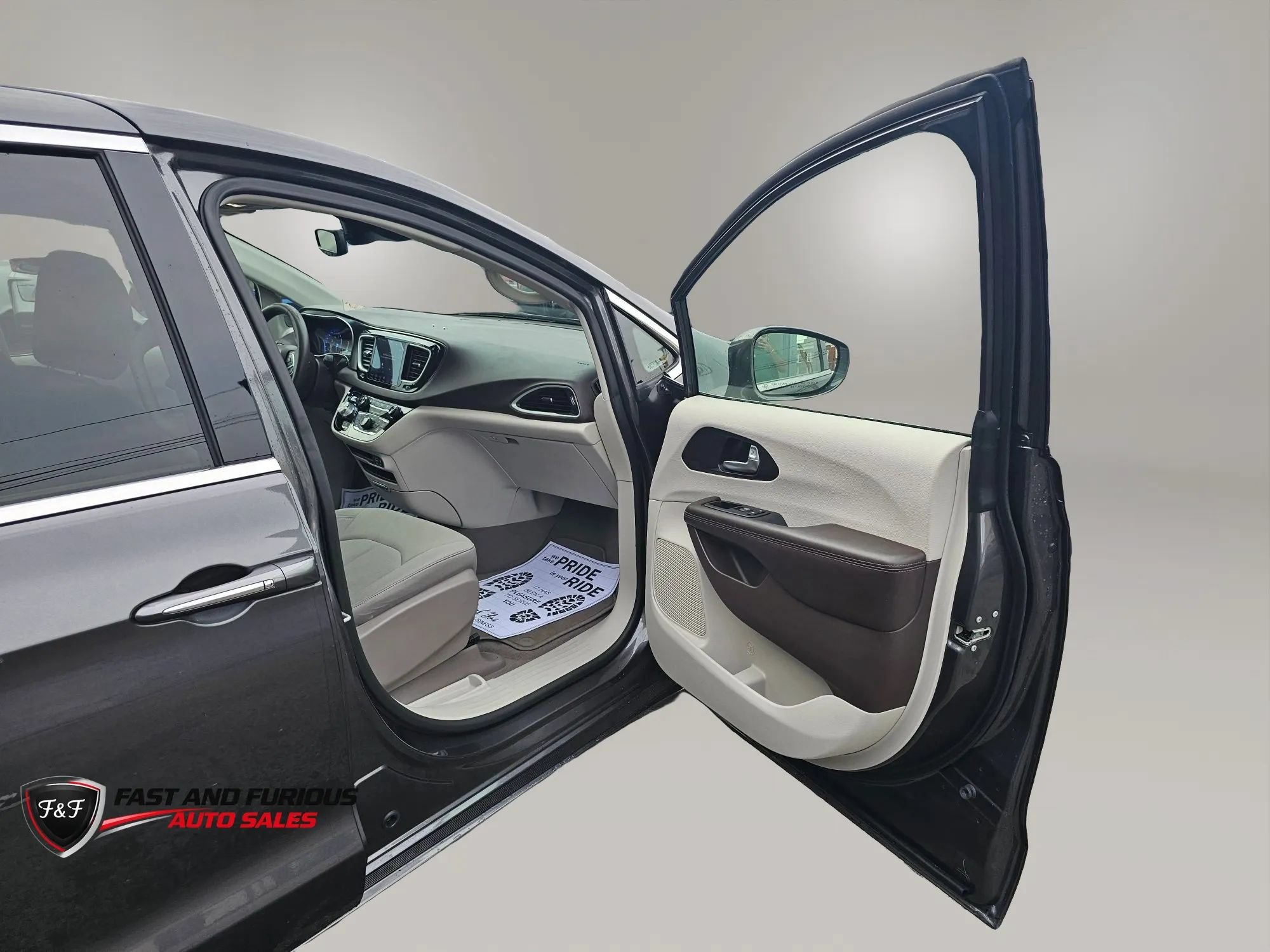 Used 2020 Chrysler Pacifica Touring w/ Advanced Safetytec Group FWD image 12