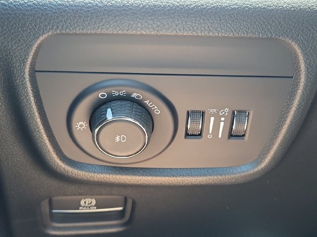 New 2026 Jeep Grand Cherokee L Limited w/ Luxury Tech Group II AWD/4WD image 24