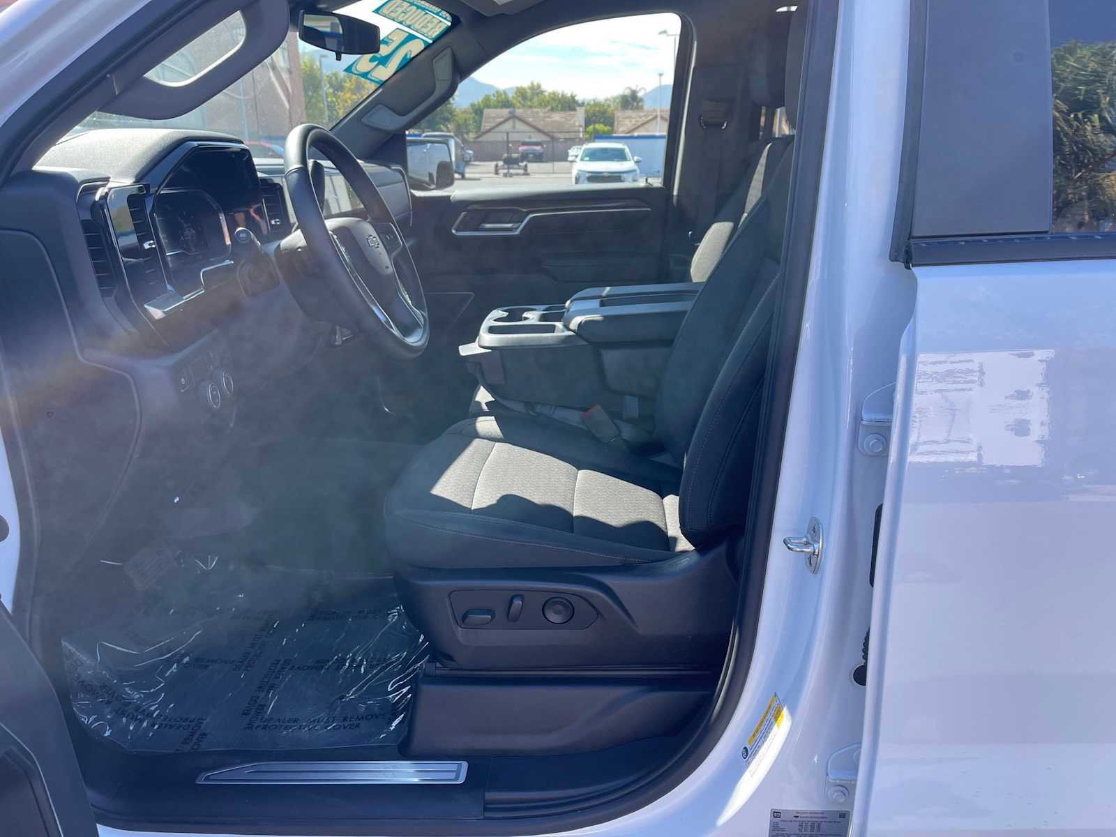 Used 2025 Chevrolet Silverado 1500 LT image 23