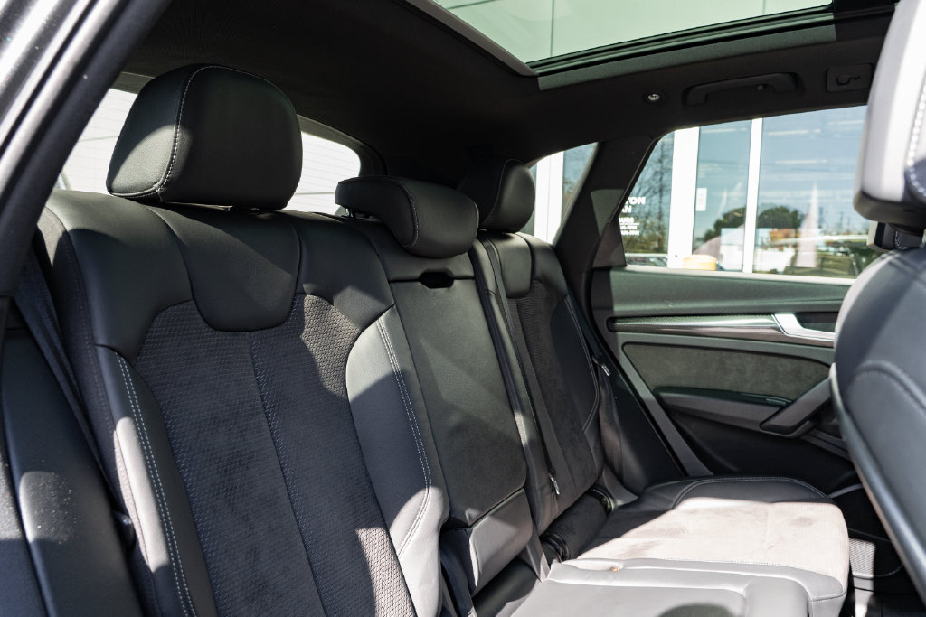 Used 2018 Audi SQ5 Premium Plus AWD/4WD image 28